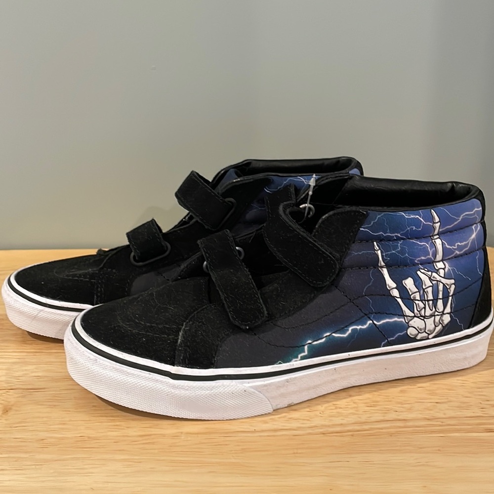 Vans Kids size 6, rock on skeleton high top Velcro sneaker- like new